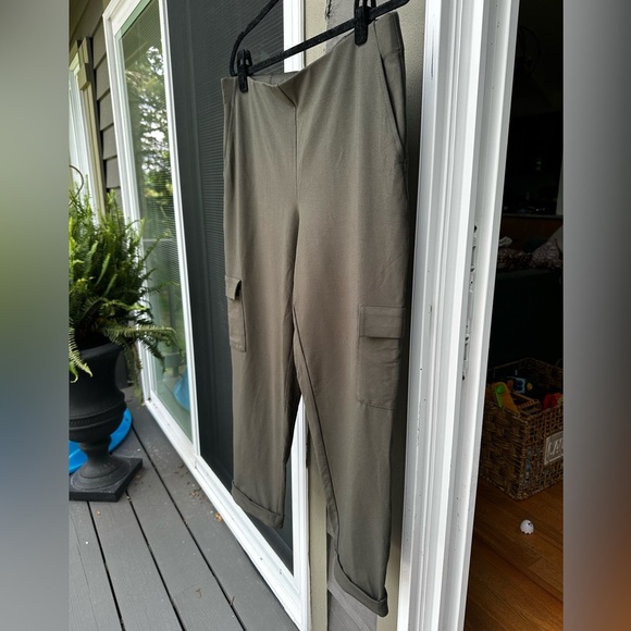 J.Jill Whatever Collection Women’s Olive Green Cargo Ankle Pants - Picture 3 of 5